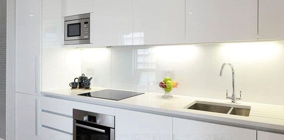 2 bedroom flat in London - Photo 2