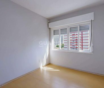 Amplo Apartamento com 3 dormitórios, sendo 1 suíte, no bairro Rio B... - Foto 2