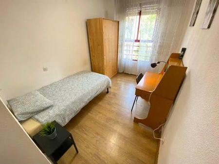 Calle del Cabo Machichaco, Madrid, Community of Madrid 28053 - Photo 2