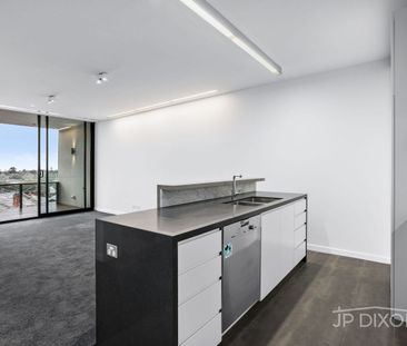 Spacious and Luxurious 1 Brm + 1 Carpark. - Photo 3