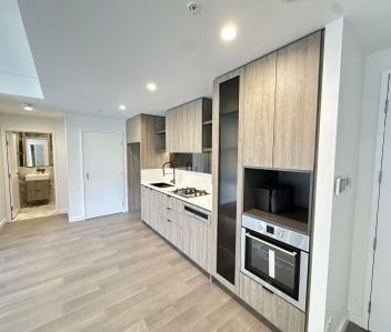 Brand New Luxury and Light filled 2 bedroom apartment in Green Square - Photo 2