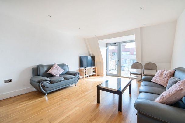 Oakridge Place, 46 Oak End Way, Gerrards Cross,SL9 - Photo 1