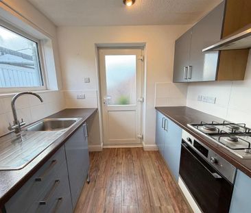 2 bedroom semi-detached bungalow to rent - Photo 3