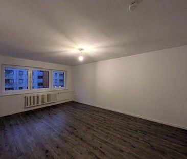 Großzügige 4-Zimmer-Wohnung in zentraler Lage - Foto 1