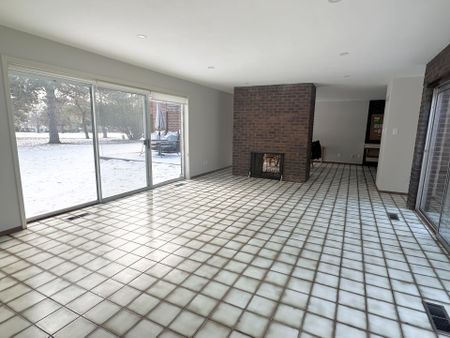 For Lease - 17 Fairway Heights Crescent Unit# Main and Upper, Markham, Ontario - Photo 2