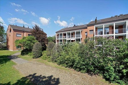 "In a quiet neighborhood" - Foto 3