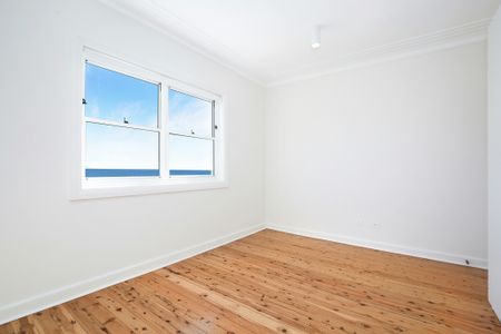 Two Bedroom + WFH Study, North Facing, 180 Degree Ocean Views - Photo 2