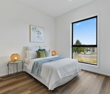 Modern 5 Bedroom Home With Flexible Living - Photo 6