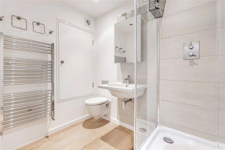 2 bedroom flat in 30 Mortlake High Street - Photo 5