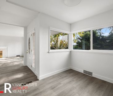 House in West Vancouver, BC - Photo 3