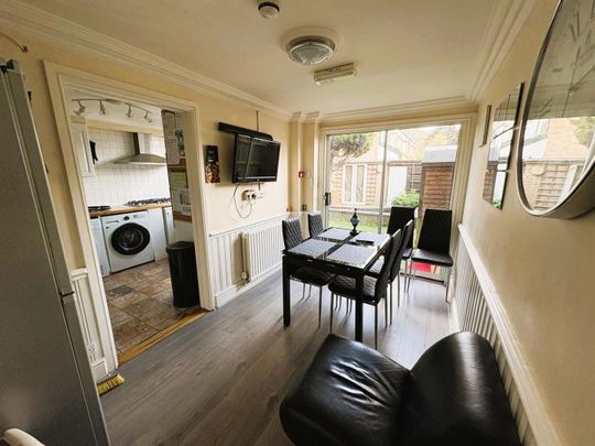 Hatfield Crescent, Hemel Hempstead, HP2 6DA, Hertfordshire - Photo 1