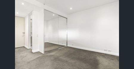 Oversized Studio apartment, prestigious building, perfect location - Photo 2