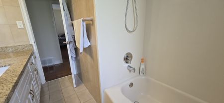 For Lease - 49 Halkin Crescent Unit# Main, Toronto, Ontario - Photo 5
