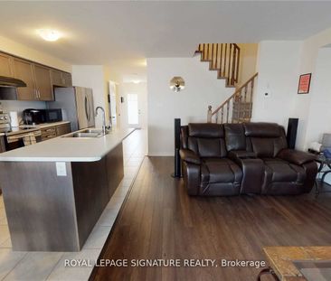 Townhouse For Lease | X8117816 - Photo 4