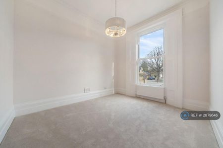 3 bedroom flat to rent - Photo 5