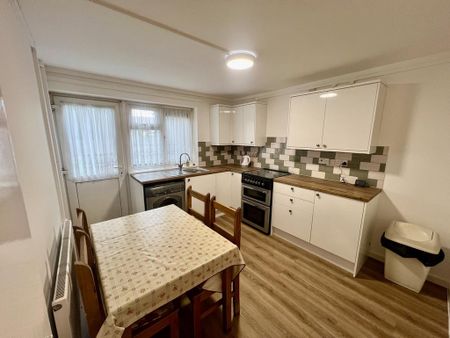 2 bedroom maisonette to rent - Photo 4