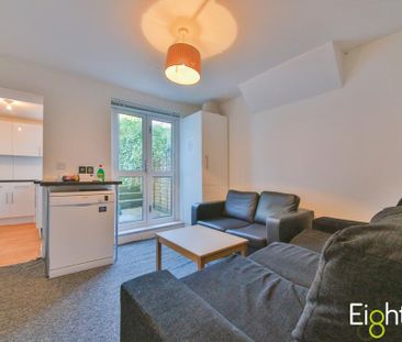 6 bedroom terraced house to rent - Photo 2