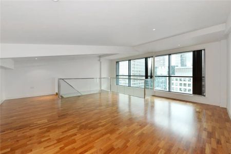 2 bedroom flat in 3 South Quay Square - Photo 2