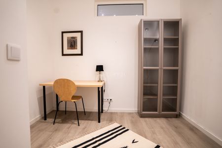 Apartamento T2 com Logradouro e muita luz e charme, no coração de Lisboa - Photo 5