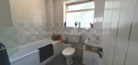 Three bedroom Family Home - Photo 4