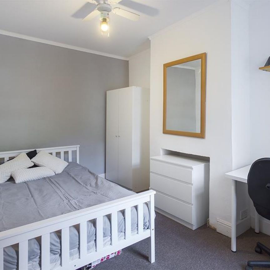 1 bedroom Flat To Let - Photo 1