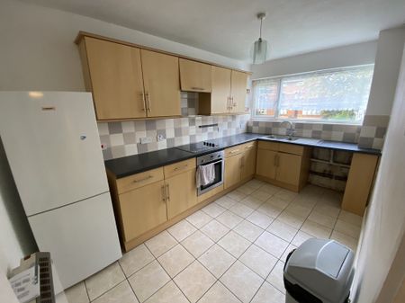 Cliftonville Court, Northampton - Photo 2