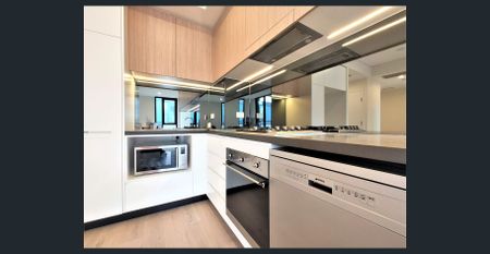 Spacious Courtyard Apartment with Home Office - Photo 2