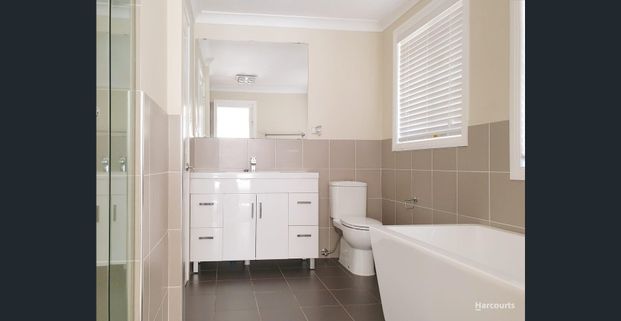 Spacious Home with Modern Finishes and Perfect Entertaining Spaces... - Photo 1