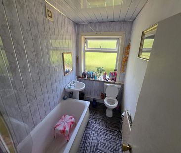 4 bedroom semi-detached house to rent - Photo 3