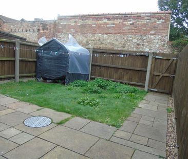 2 bedroom end of terrace house to rent - Photo 3