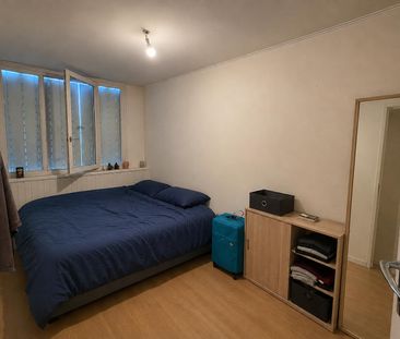 Location Appartement 4 pièces 73m² BRON 69500 - Photo 2