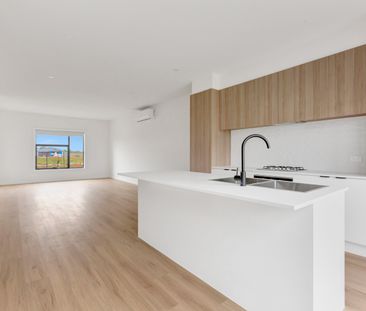 39 Blyton Road, Deanside VIC 3336 - Townhouse For Rent | Domain - Photo 5