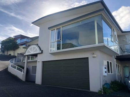 A town house with vast sea views - Photo 2