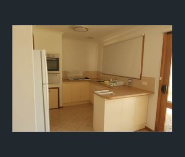 Neat & Low-Maintenance Living in Prime Noble Park Location - Photo 2