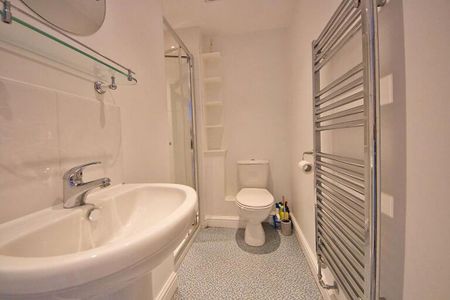 4 bedroom terraced house to rent - Photo 4