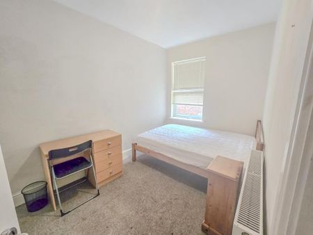 3 bedroom terraced house to rent - Photo 4