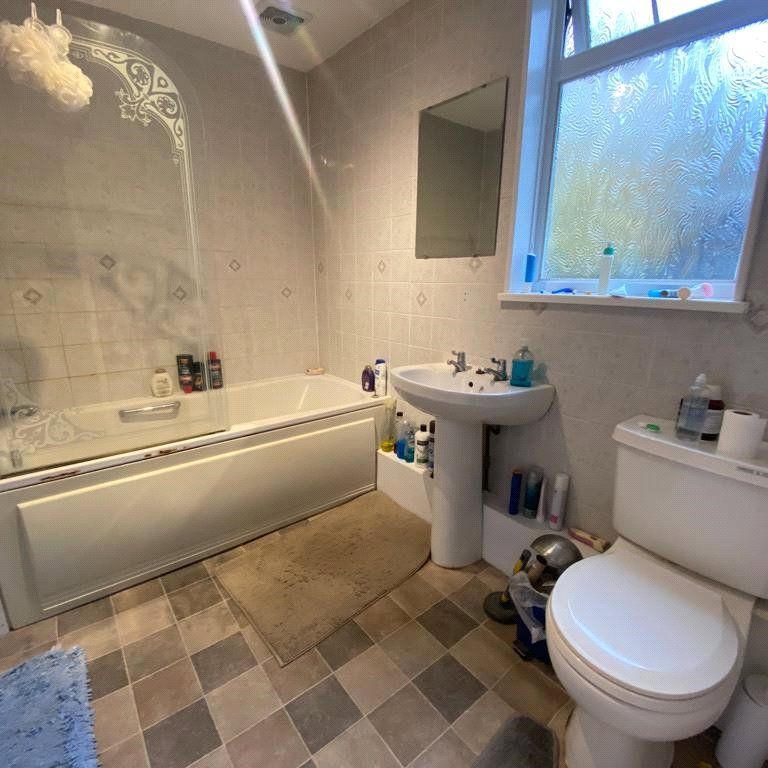 Lauradale, Bracknell Lauradale, Bracknell - Photo 1