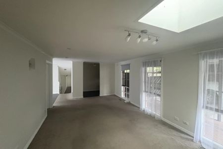 Great family home in a prime position - Photo 4