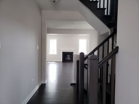 For Lease - 176 CRANESBILL Road, Kanata, Ontario - Photo 4