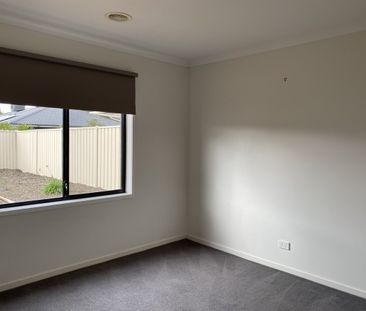 9 Teatree Place, KIALLA VIC 3631 - Photo 3
