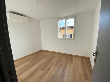 Location Maison 4 pièces 64m² TOURVES 83170 - Photo 2