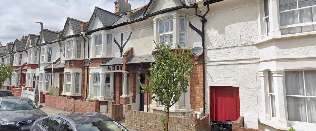 4 bedroom semi-detached house to rent - Photo 1