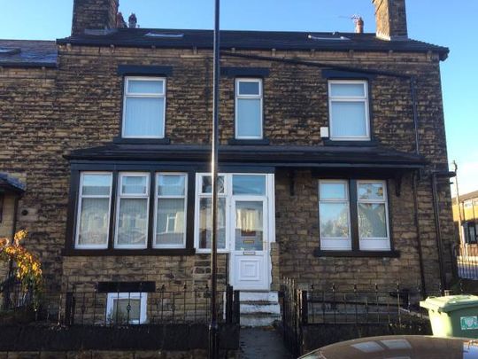 Rosemont Walk (Room 1), Bramley, Leeds - Photo 1