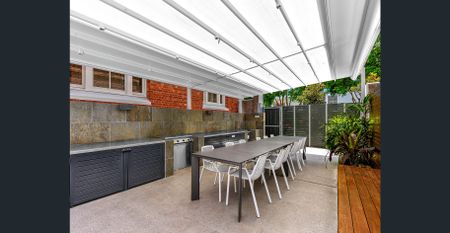 Ansonia Woolstore: Where Contemporary Design Meets Historic Charm - Photo 4