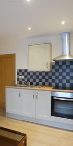 Apartment 2, 239 Caernarfon Road - Photo 4