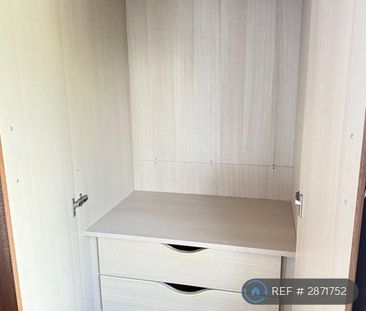 1 bedroom in a house share to rent - Photo 6
