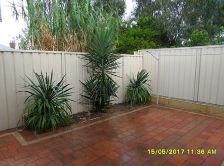 Quality house with a double garage - Photo 4