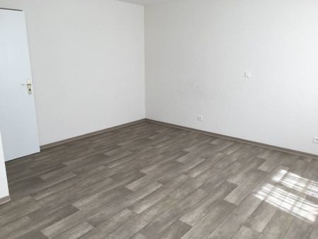 Location Appartement 3 pièces 77m² - Photo 2