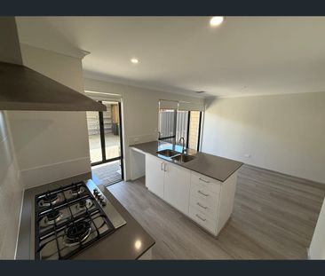 15 Fairchild Street, Lakelands, WA 6180 - Photo 5