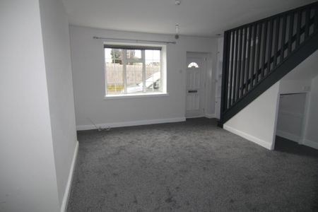 2 bedroom terraced house to rent - Photo 2